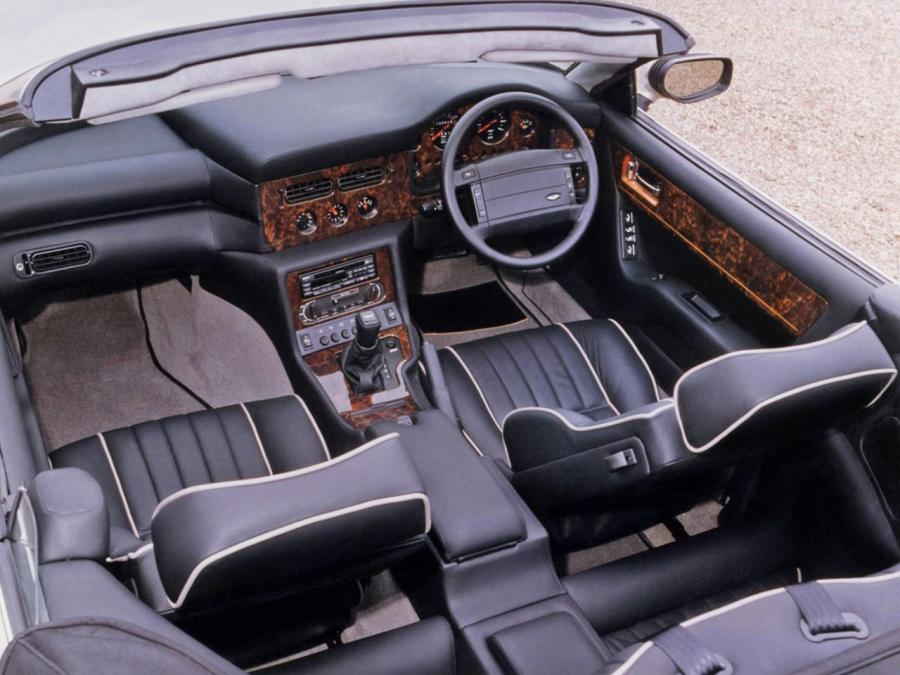 Интерьер Aston Martin Virage Volante 1992 года  (фото 15 из 18)